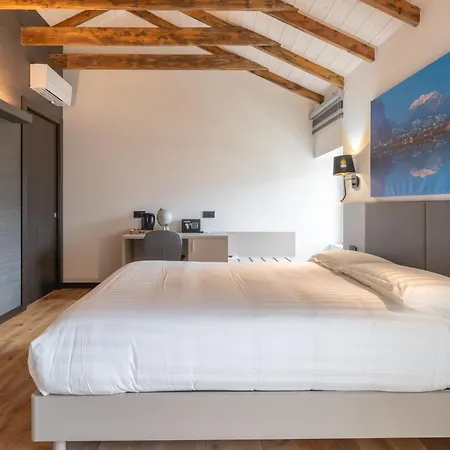 4 Elements - Italian Apartment *